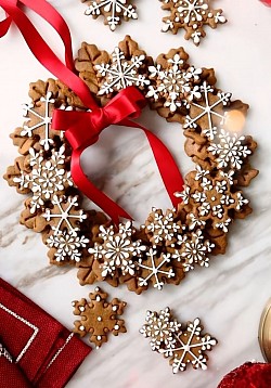Говорим, расписываем и собираем «Рождественский венок из имбирных пряников»